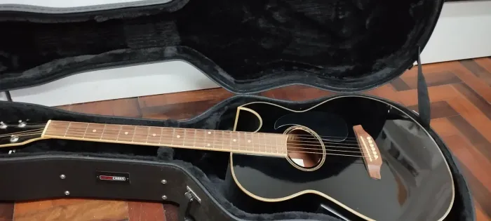 Vendo violão Eagle e case Gator 