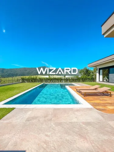 Residência exclusiva em Atibaia com 5 suítes, piscina, adega climatizada, área lazer compl