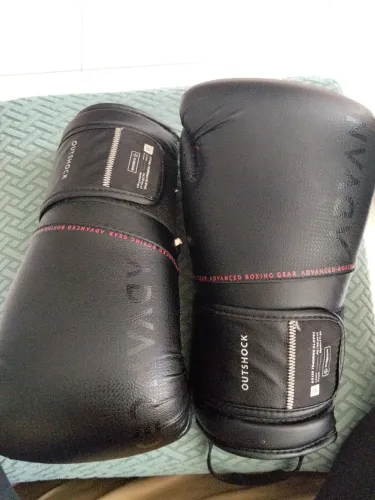 Luva de Muay Thai OutShock Preta