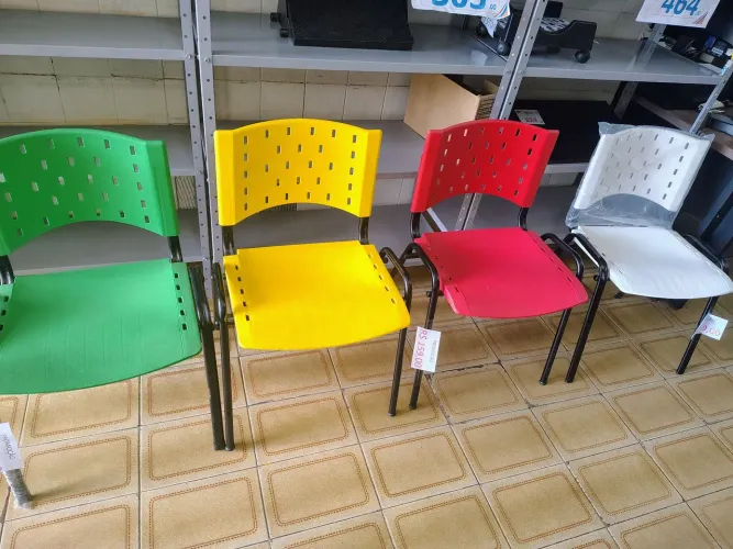 Cadeira fixa PVC real plast