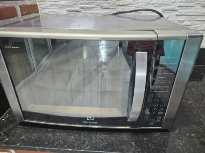Micro-ondas Electrolux inox espelhado Blue Touch