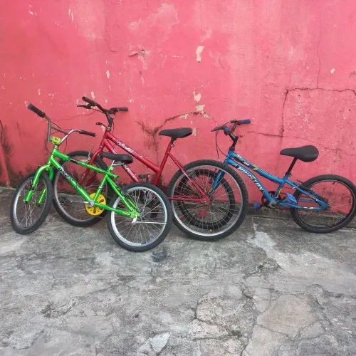 Vendo três bicicletas todas funcionam normalmente 