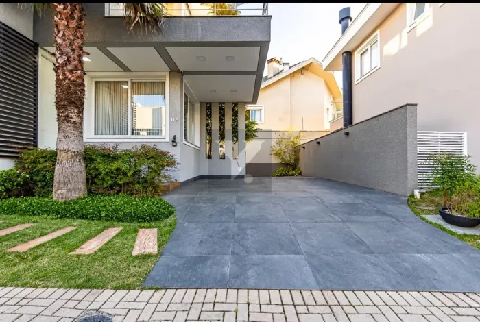 Casa a venda no Uberaba, Curitiba - 3 suites e 350 m2 privativos