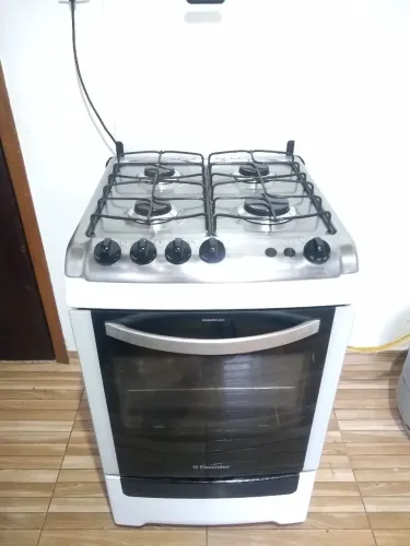 Fogão Eletrolux chef funcionando tudo perfeitamente.