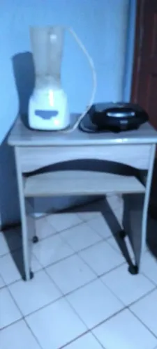 Vendo liquidificador, mesinha e sanduicheira TDS por $100,00