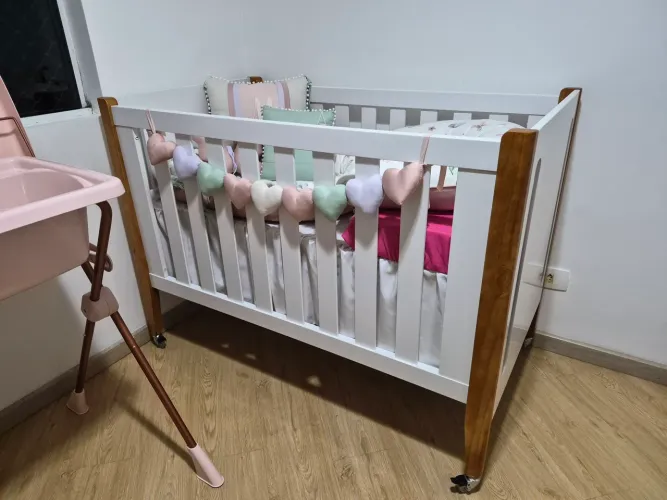 Berço evolutivo 3 em 1 com pés Mel - Branco