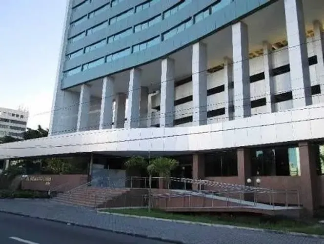 Sala Comercial de 37m² para alugar, com banheiro privativo, localizada no Paissandu, Recif