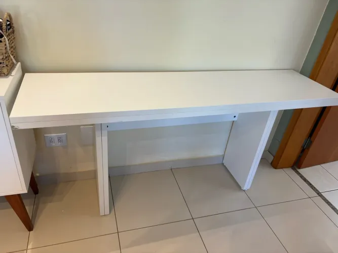 Mesa retrátil - vira aparador Tok&Stok