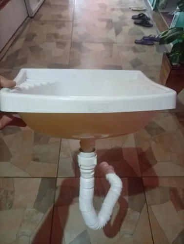 Lavatório de plástico
