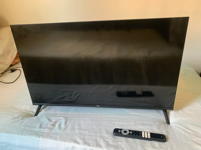 Televisão 32 polegadas, nova sem nenhum arranhão .
