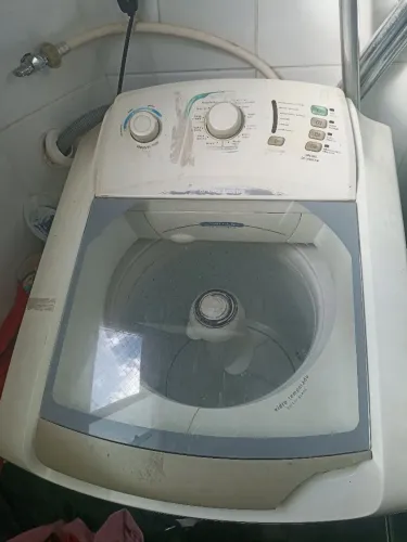 Vendo máquina Eletrolux de lavar 10 kg