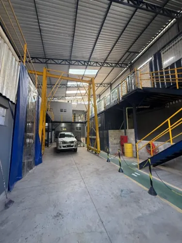 GALPÃO COM 400M2 DE ÁREA CONSTRUIDA