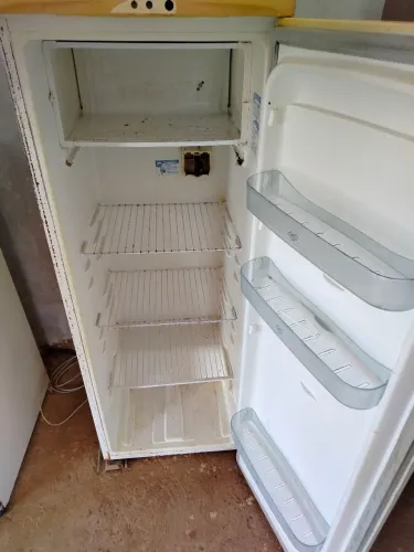Geladeira usada e funcionando barata
