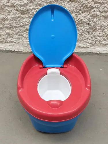 Troninho Infantil Disney Carros - Usado