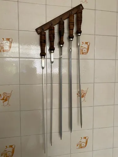 Jogo de Espetos para Churrasco com Suporte de Parede
