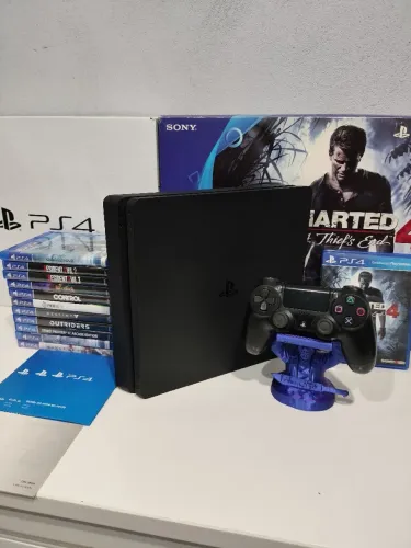 PlayStation 4 slim - Uncharted 4 na caixa