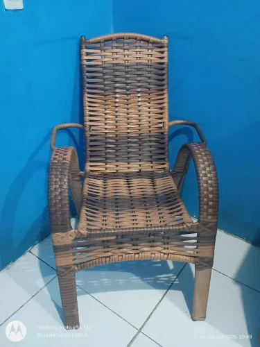 Vende-se cadeira semi nova