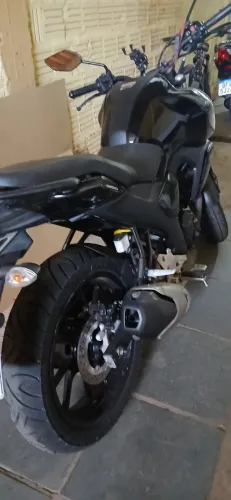 Fz15 muito nova, tudo novo nela, bem abaixo da tabela.