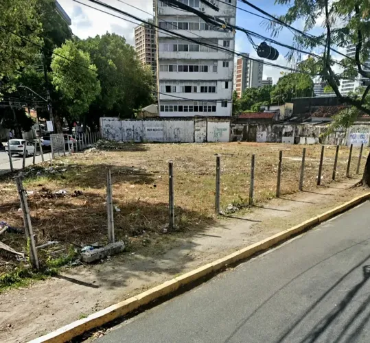 Terreno Comercial de 1.365 m² na Av. Visconde de Suassuna Excelente Localização em Santo