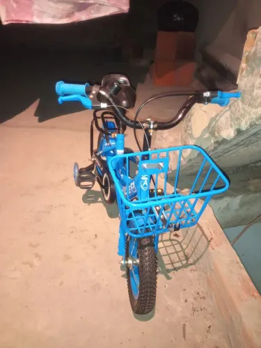 Vendo bicicleta aro 12 pouco tempo uso problema rodinha só ajeitar valor 170