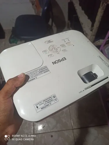 Projetor bem conservado , barato para mandar arrumar