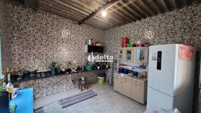 Casa com 2 quartos disponível para venda no bairro São Jorge em Uberlândia-MG