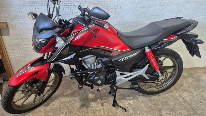 Vendo linda CG 160!!!