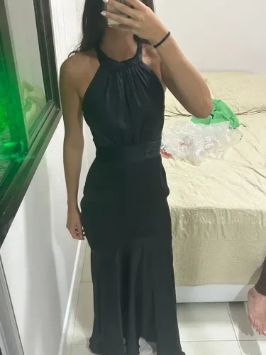 Vestido de festa em cetim preto