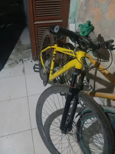 Bicicleta aro 29, praticamente nova.