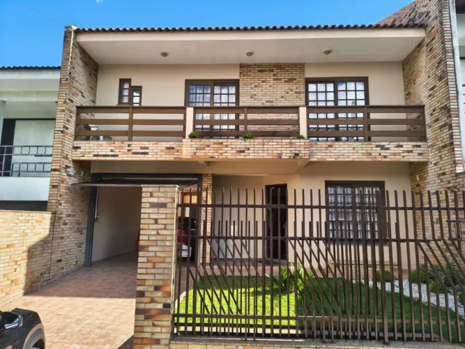 Sobrado com 3 dormitórios à venda, 250 m² por R$ 1.700.000 - Centro - Campo Largo/PR