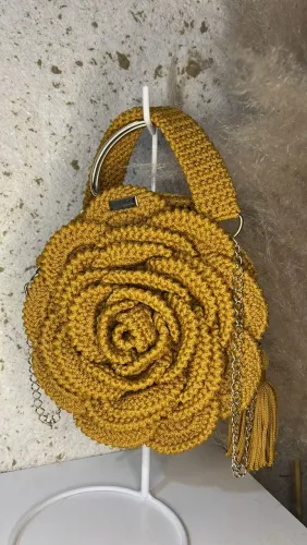 Bolsa Flor de crochê