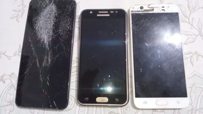 Celulares pra retirar peças 
