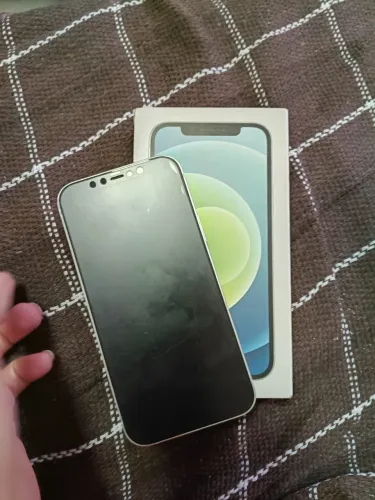 Vendo iPhone 12/ 128 gigas valor 1400