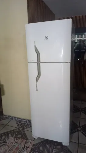 Vendo geladeira Electrolux 