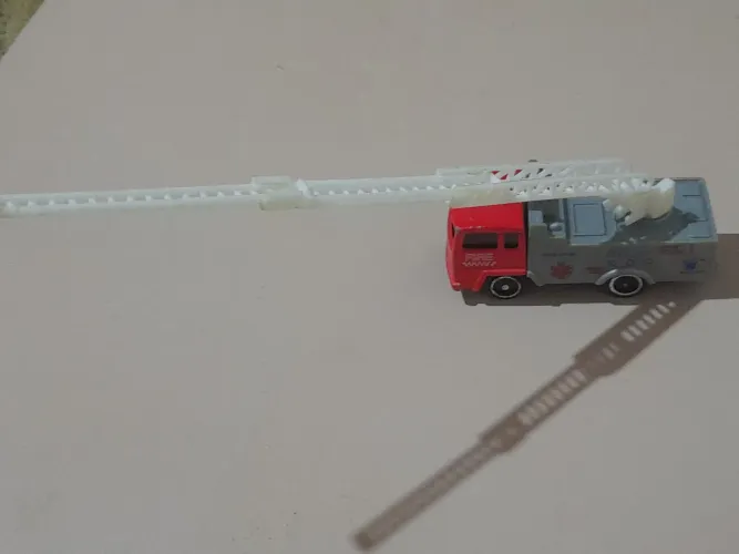 Caminhao de bombeiros com escada miniatura 1 64