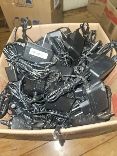Lote com 100 Fontes 12V - 2,5A, 3,0A e 3,5A Sortidas Revisadas