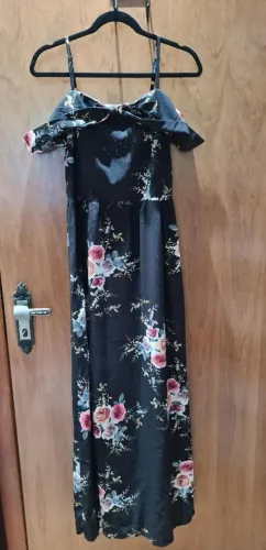 Vestido preto floral longo