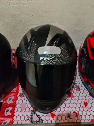 Vendo capacete partir de ,110 reais
