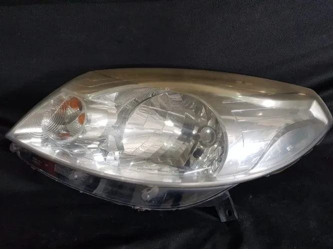 Farol sandero mascara negra 12/14.