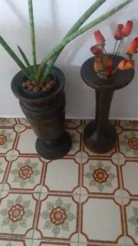 Vendo estes dois jarros em madeira pura