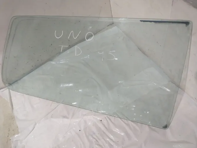 Vidro traseiro direito Fiat/uno 95