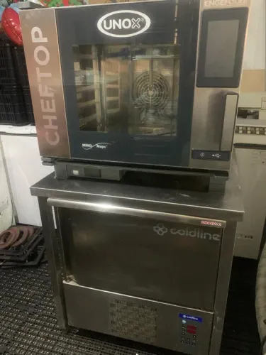 Forno combinado Cheftop Unox, com bancada e Gana com carrinho