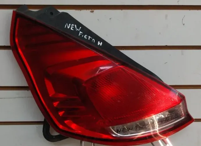 LANTERNA FORD NEW FIESTA 14/16 LH