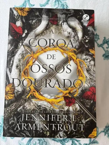 A Coroa de Ossos Dourados - Livro 3 da Série Sangue e Cinzas