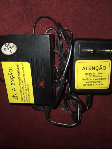FONTE DE ALIMENTAÇÃO YIXIN ELETRONIC 9V/200MA COM UM MODULO