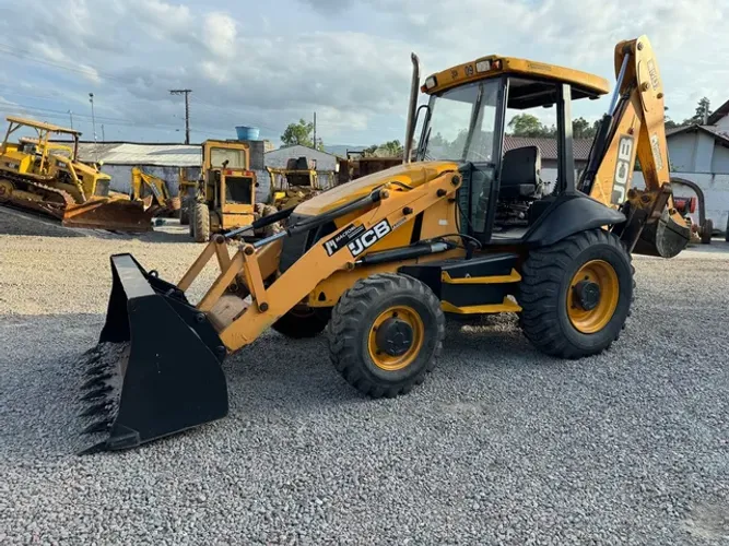 Retroescavadeira JCB 3C plus 4x4