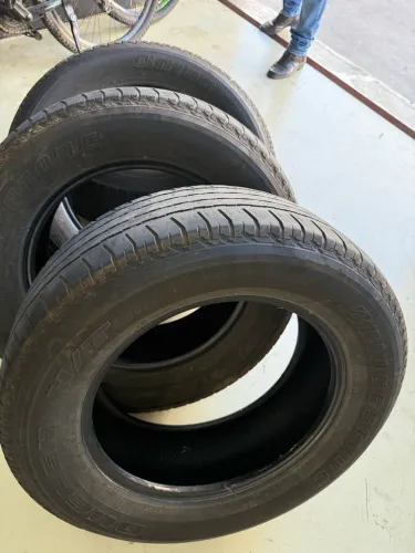 4 pneus Bridgestone Dueller 265 60 18 para caminhonete.
