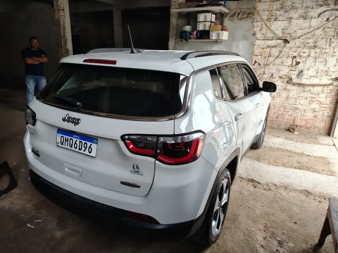 JEEP 2017 COMPASS LONGITUDE 2.0 4X4 16 VALVULAS DIESEL AUTOMÁTICO BRANCO 