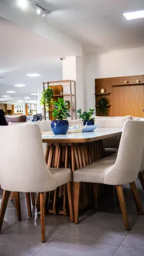 Mesa de Jantar 8 cadeiras 
