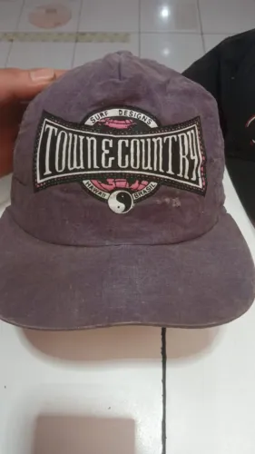 BONÉ TOWN E COUNTRY ANOS 90